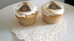 Cupcakes personalizado con imagen virgen de aparecida Pare reunión conmemorativa