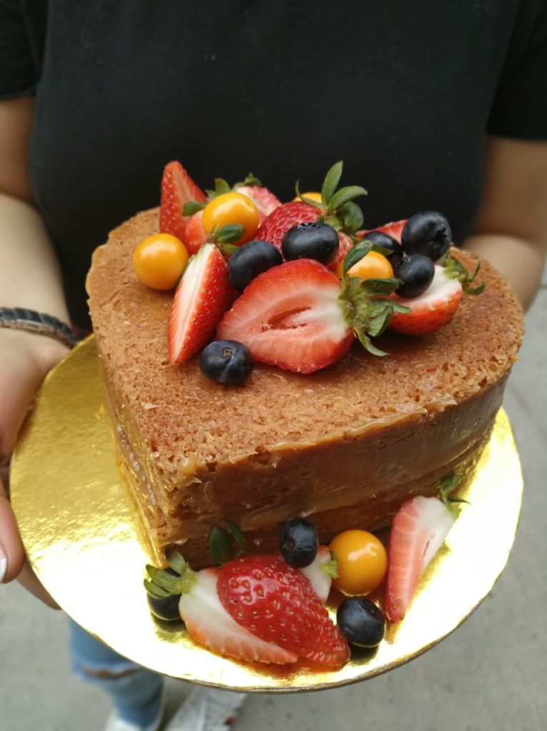 torta desnuda de corazon sencilla cake by made
