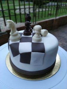 Torta decorada en fondant motivo piezas de ajedrez cake by Made