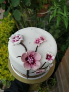 torta en fondant flores exóticas