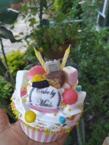 Big cupcake cake by made