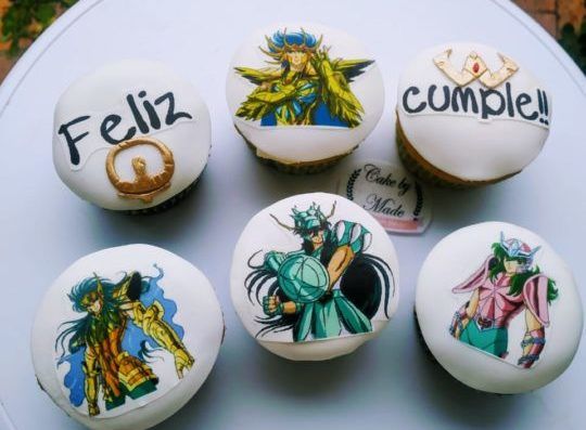 Cupcakes personalizados en Bogotá motivo cumpleaños caballeros del zodiaco