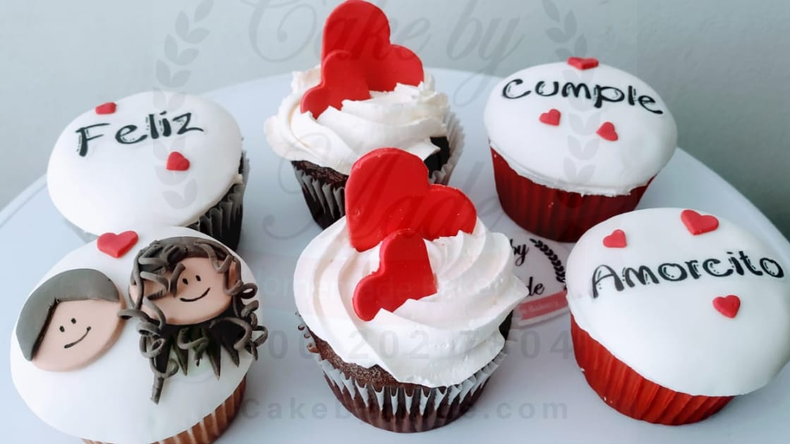 Feliz cumpleaños con hermosos Cupcakes , personalizados en Bogotá