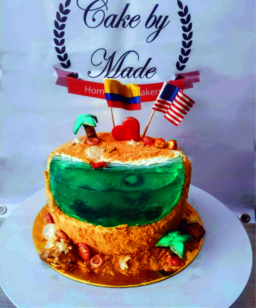 Torta decorada personalizada con motivos marinos Playa de arena palmeras y mar exclusiva de pastelería Cake by Made, tortas galletas y Cupcakes personalizados