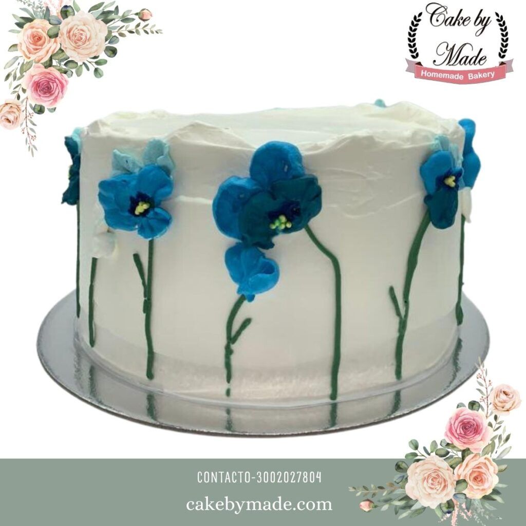 Hoy decoración de torta con orquídeas y crema pastelera