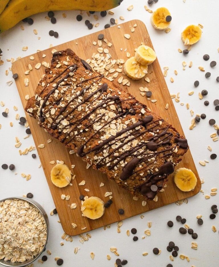 Presentamos nuestra deliciosa torta saludable de avena, banano y chocolate, Sin Azúcares refinados Sin harina refinada