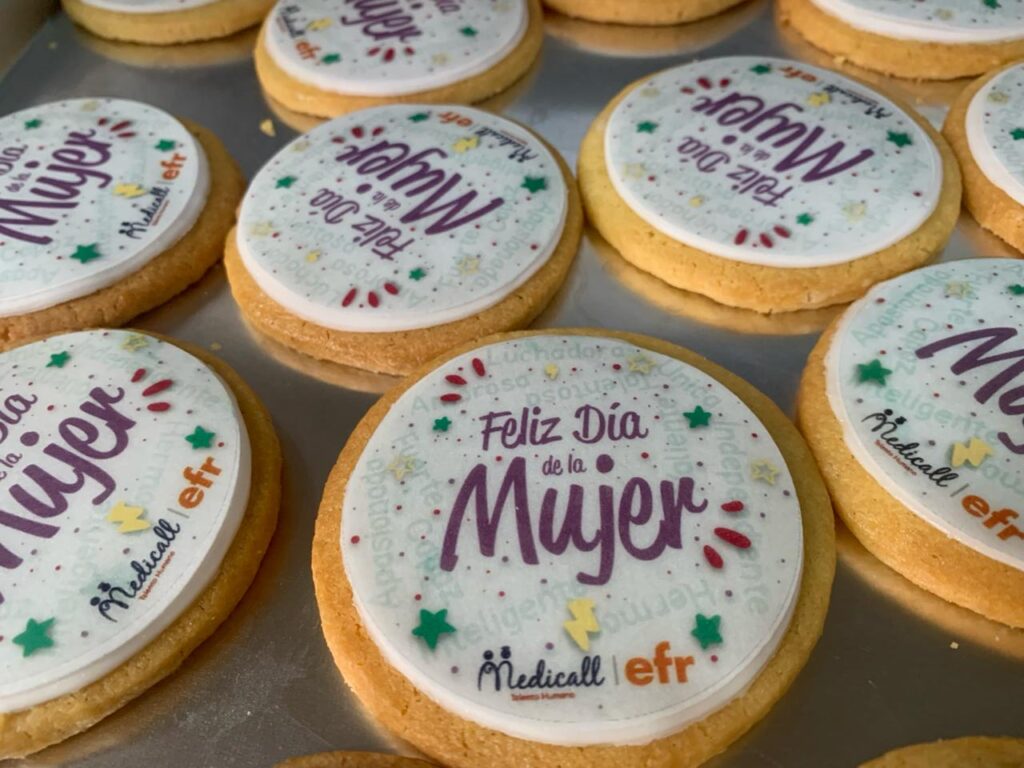 Galletas personalizadas con logo corporativo alusivo al día de la mujer