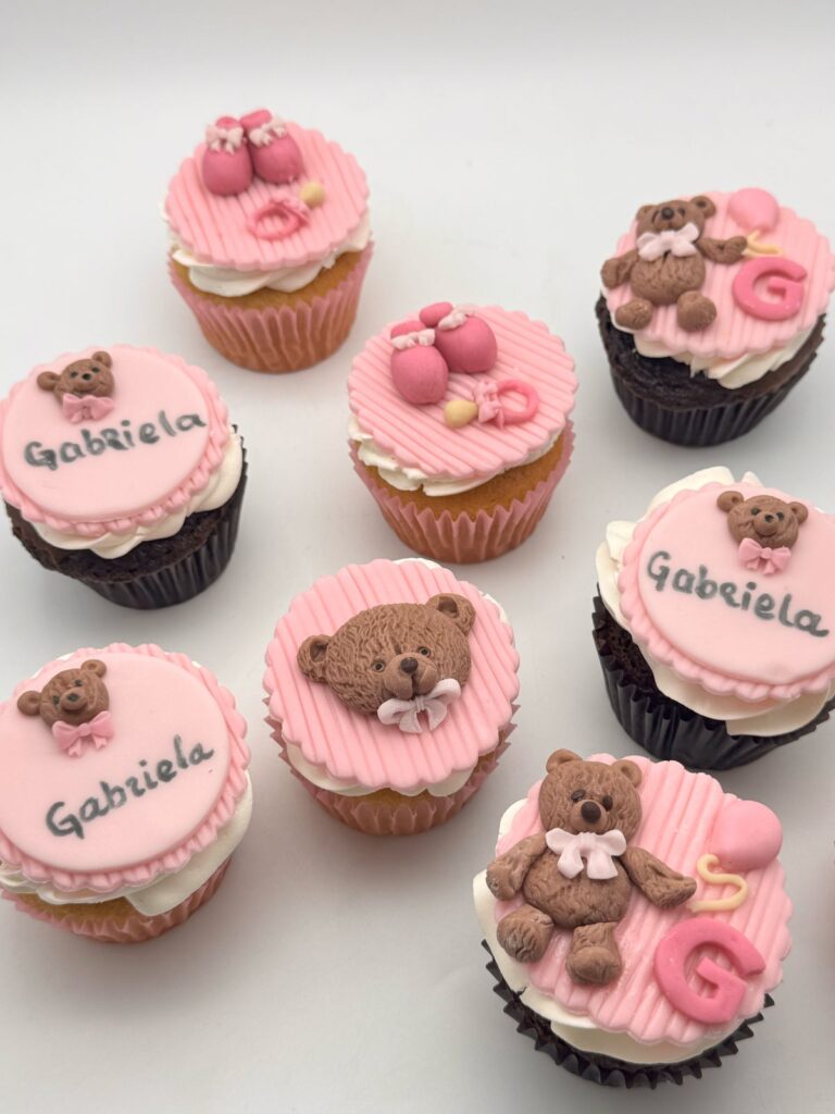 Hermosos cupcakes decorados para baby shower motivo osoitos color rosado