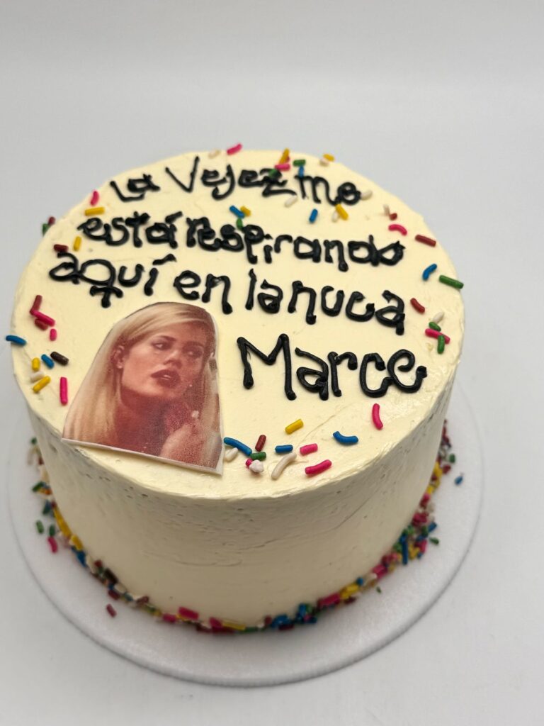 cake meme peliteñida, bety la fea, LA vejez me esta respirando en la nuca marce