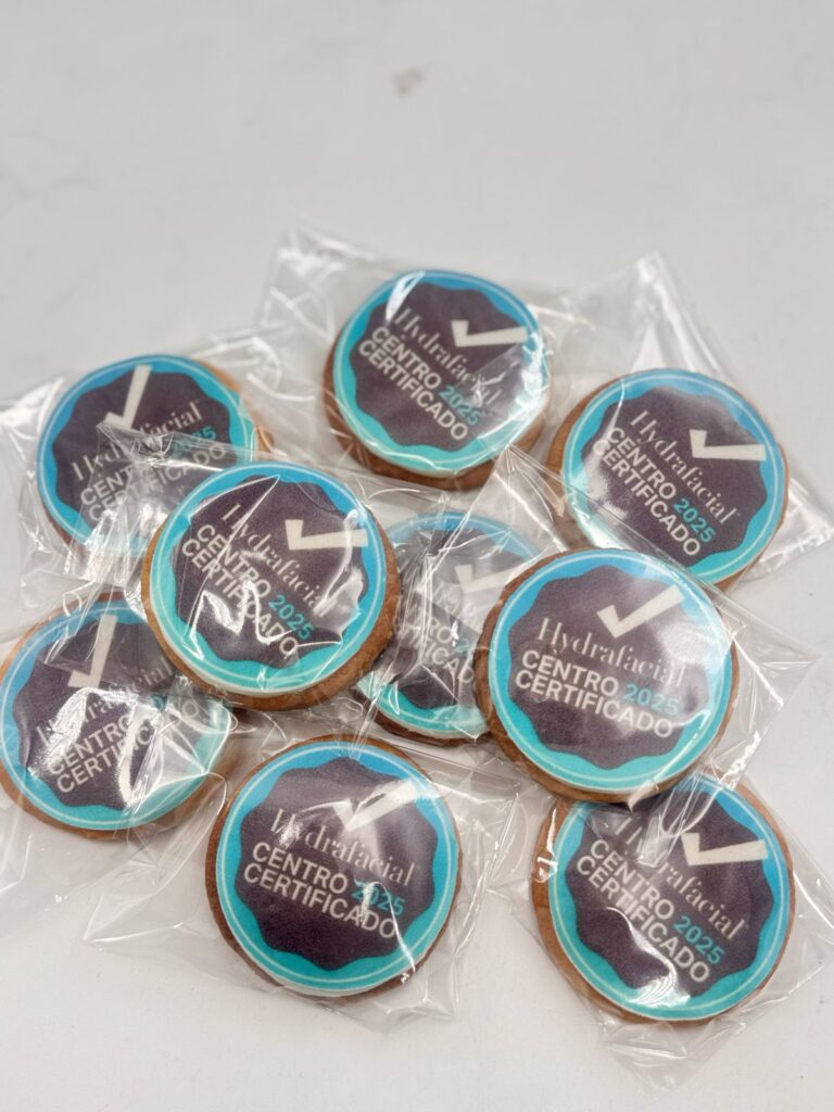 Galletas Personalizadas en Bogotá 73 Galletas decoradas para fines de marketing corporativo con logo de empresa color azul y negro