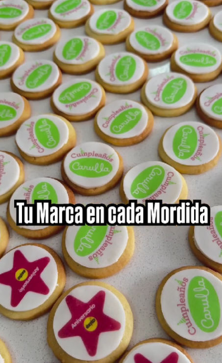 Galletas corporativas de la marca carulla con logo