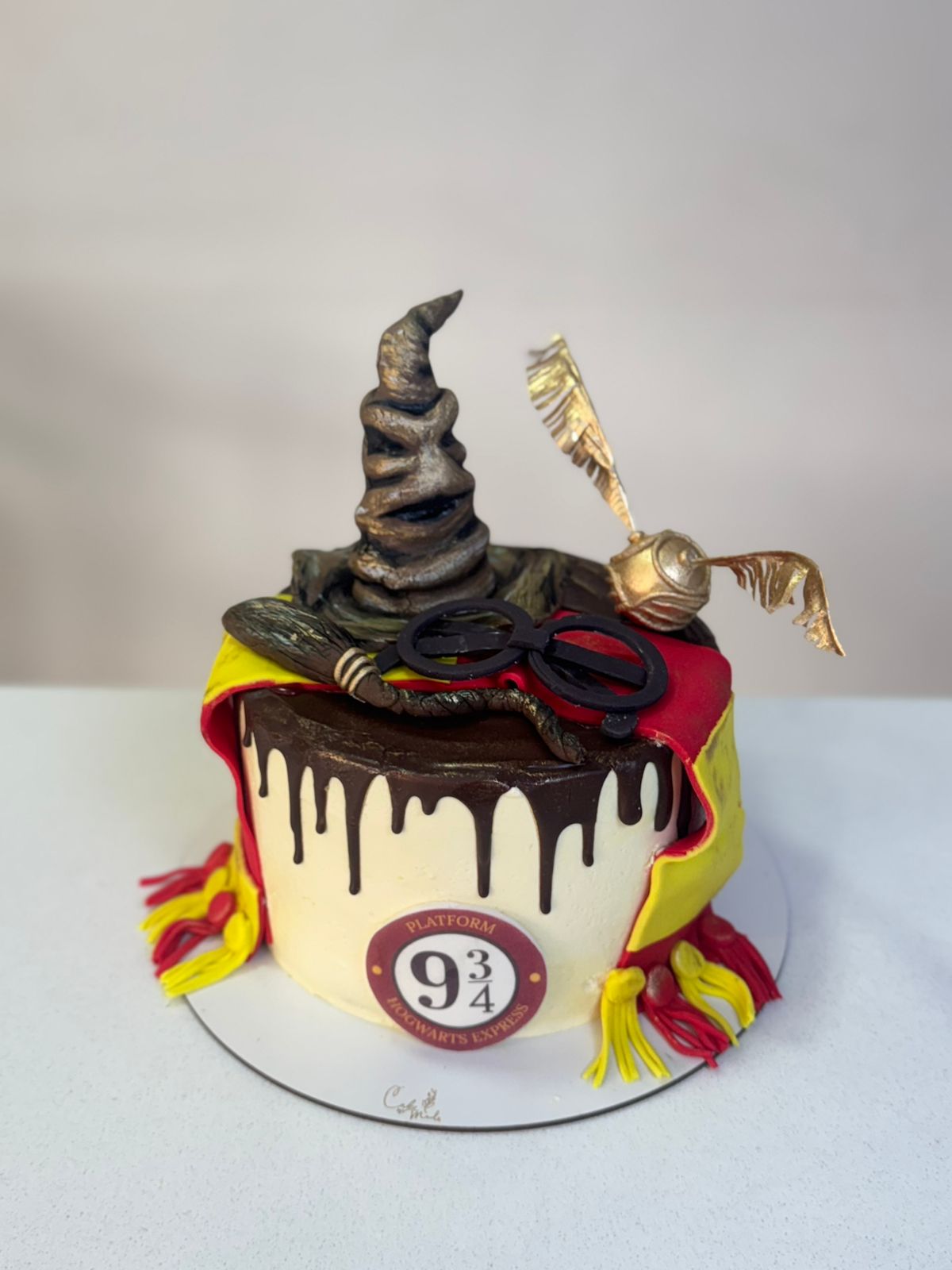 Torta elaborada de temática fantástica · Diseño personalizado premium creado con técnicas artesanales especializadas