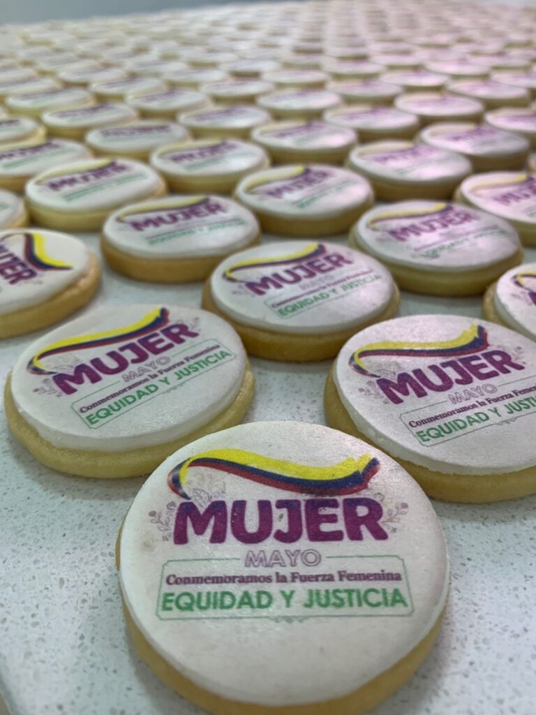 Galletas Personalizadas en Bogotá 2 Primer plano de hermosas galletas Corporativas Para el día de la Mujer