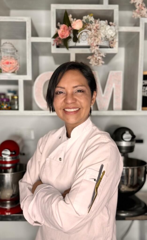 ¿Quién soy?
Chef  Madeleine Barajas Salazar.
Fundadora de Cake by Made 
